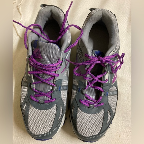 Womens New Balance 410 Trail Running Shoes (10) - Picture 2 of 11